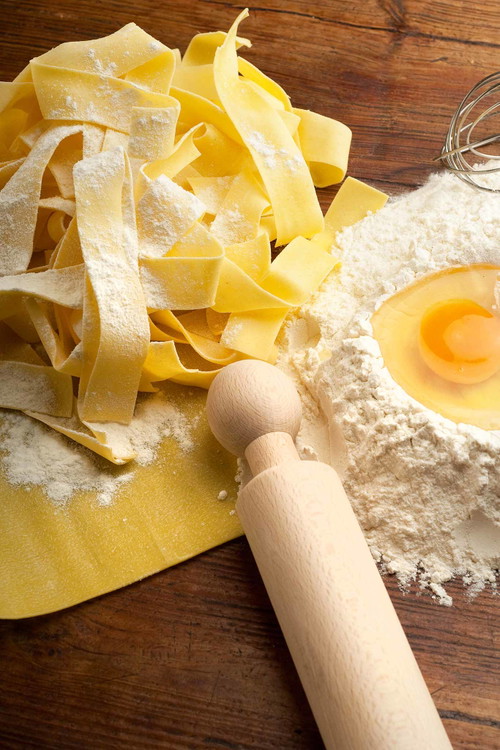 Mehr als 600&nbsp;Sorten finden sich im Pasta-Kosmos, dessen Galaxien »Pasta secca«, »Pasta fresca« und »Pasta all’uovo« darstellen.
