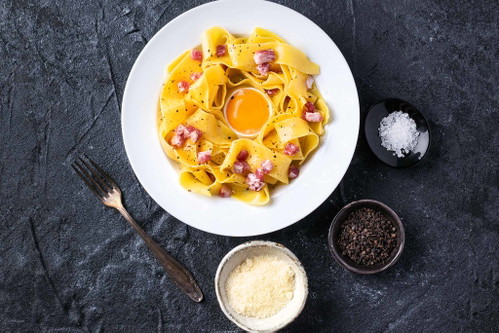Pasta&nbsp; carbonara, modern interpretiert – in jedem Fall ohne Obers.