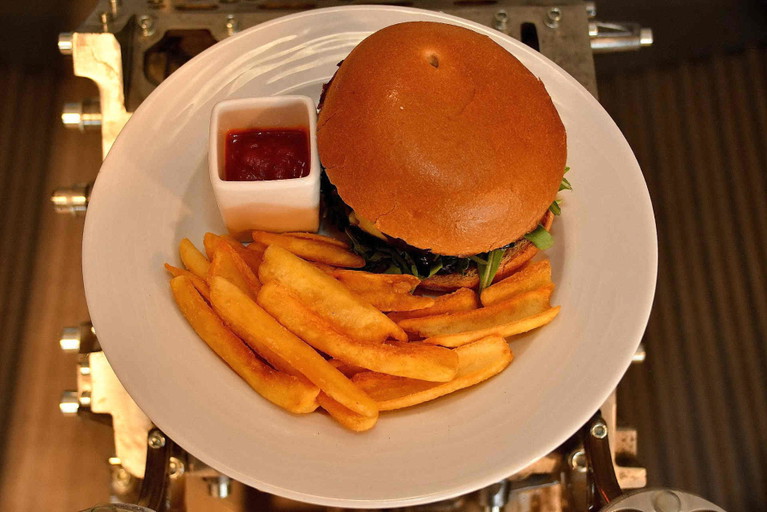 Der »Ringrast« Cheese Burger.