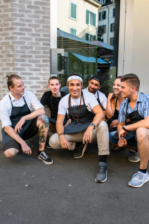 Noah Rechsteiner (Mitte) und sein Team