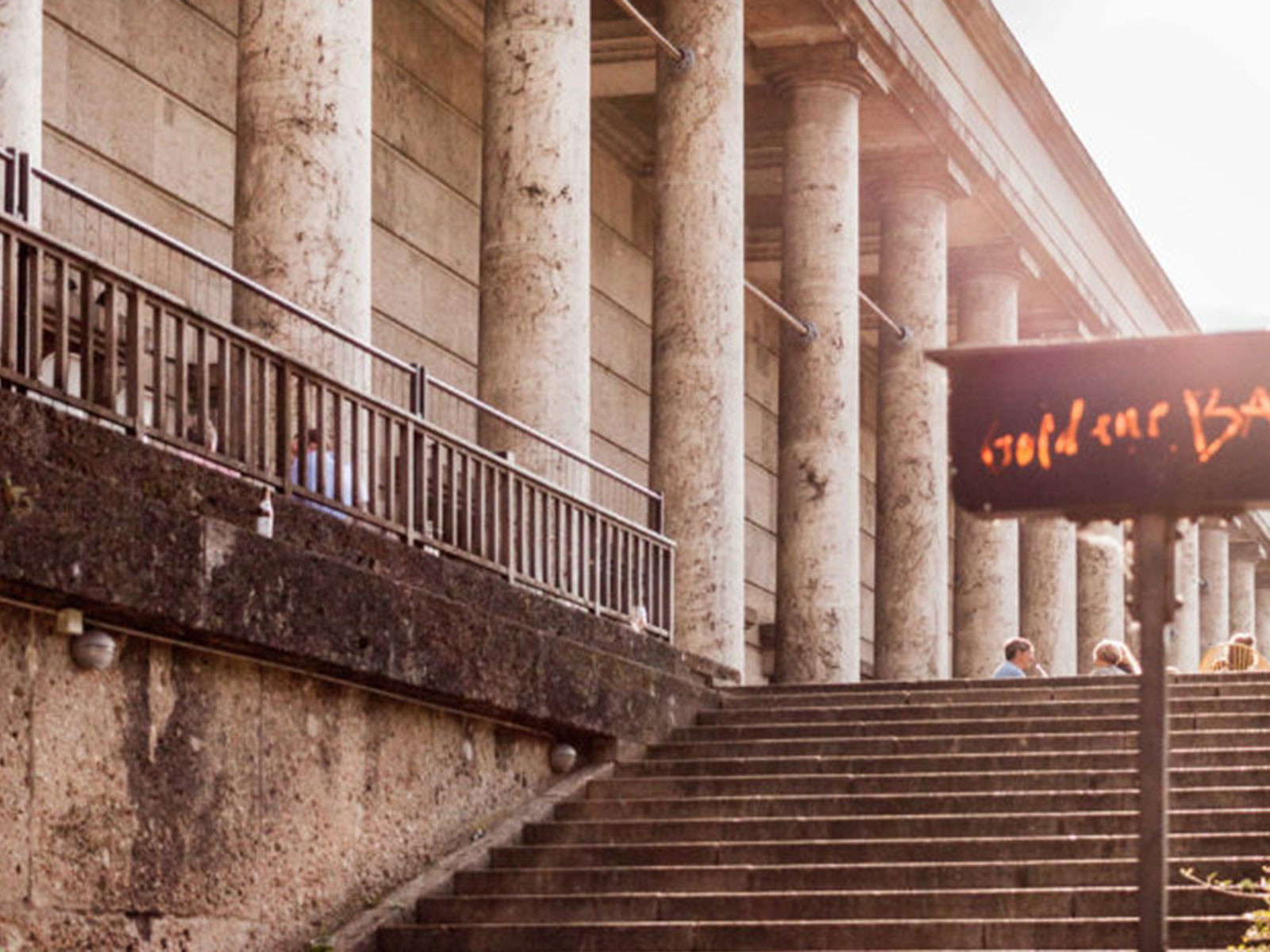 Die Stufen rauf zur »Goldenen Bar« im&nbsp;Haus der Kunst.