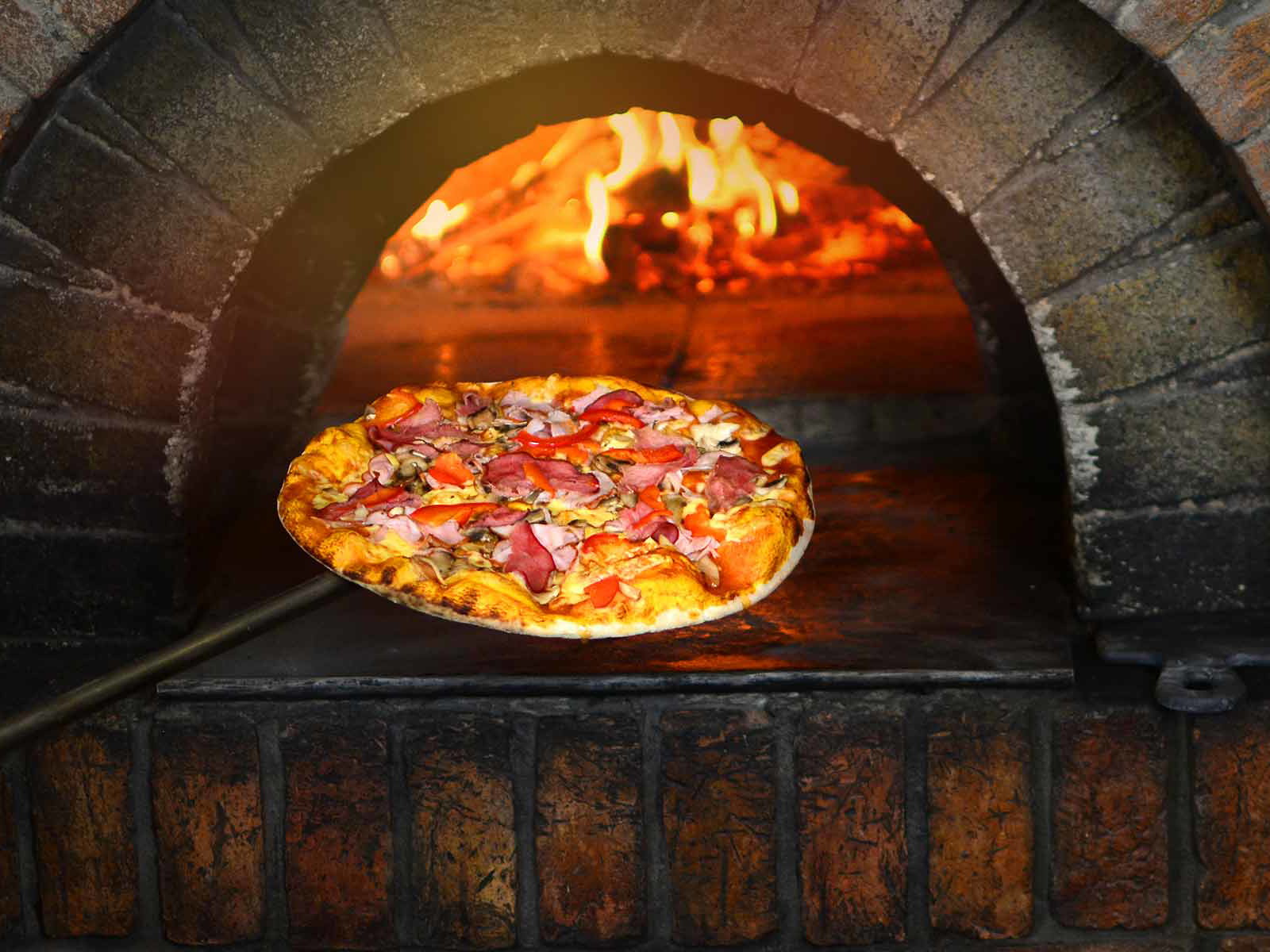Am besten schmeckt die Pizza frisch aus dem Ofen.