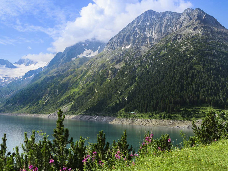 Blick auf den Alpensee Schlegeis im Zillertal