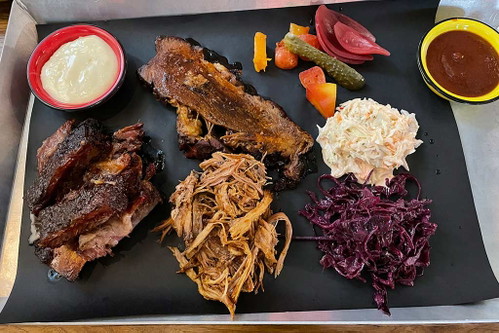 Die heilige Dreifaltigkeit aus dem Smoker: Pulled Pork, Beef Ribs und Brisket.