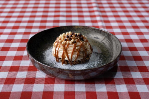 Sissis Vanille-Eis mit Vermicelle und Schlagrahm