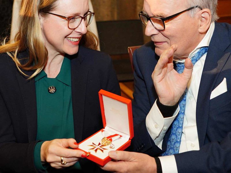 Hans Staud mit Ministerin Margarete Schramböck
