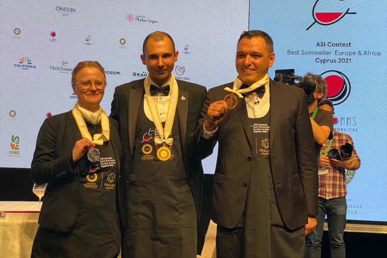 Zweitplatzierte Nina Jensen, Sieger Salvatore Castano und Drittplatzierter Suwi Zlatic.