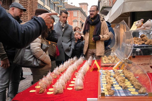 Trüffelmarkt in Alba: Tarnen und Täuschen gehören hier zum Geschäft.