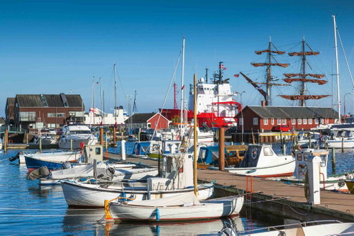 Im Faaborger Hafen tummeln sich Segelboote und Fähren auf die Nachbarinseln.