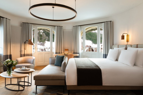 «Kempinski Engelberg»
Inmitten der Schweizer Alpen befindet sich das neue&nbsp;«Kempinski Engelberg»&nbsp;in einem historischen Gebäude, das im späten 19. Jahrhundert erbaut wurde. Für kulinarische Highlights sorgt unter der Leitung von Executive Chef Michéle Müller, der&nbsp;ersten weiblichen Küchenchefin in einem Schweizer Luxushotel, das&nbsp;«Cattani Restaurant» inklusive Sommerterrasse.
Dorfstrasse 40, 6390 Engelberg kempinski.com/kempinski-palace-engelberg