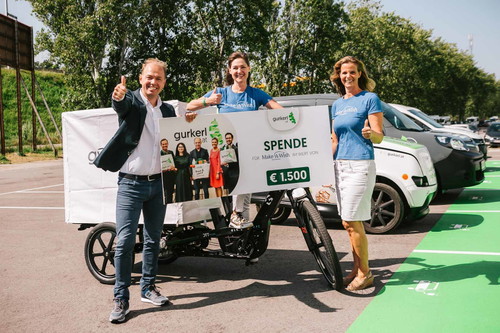 (v.l.n.r.): Maurice Beurskens (CEO von gurkerl.at), Doris Abichou (Präsidentin von Make-A-Wish Österreich) und Birgit Fux (Geschäftsführerin von Make-A-Wish Österreich)