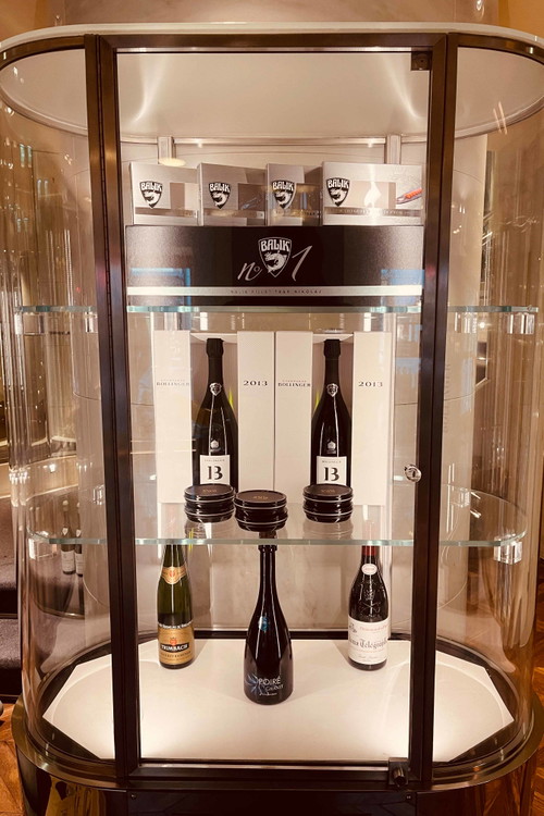 Das »Deli« bietet eine große Auswahl an High-End-Weinen.