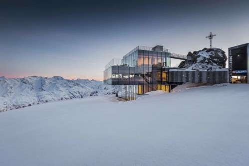 Von James Bond erprobt, von Gourmet-affinen Skifahrern für sehr gut befunden: das »Ice Q« über Sölden.