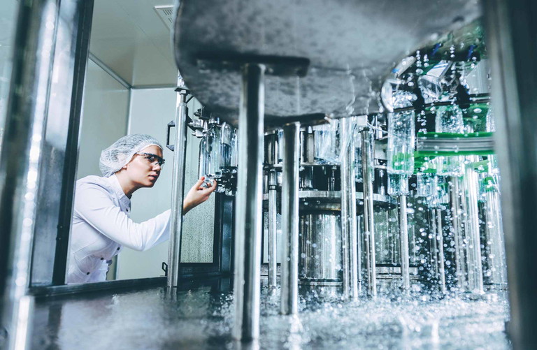 Angefangen von Wassersommeliers als neue Berufsgruppe bis hin zu nachhaltig hergestellten Trinkflaschen als Statussymbol: Mineralwasser ist heute viel mehr als »nur« ein Getränk, sondern ein Lifestyleprodukt.