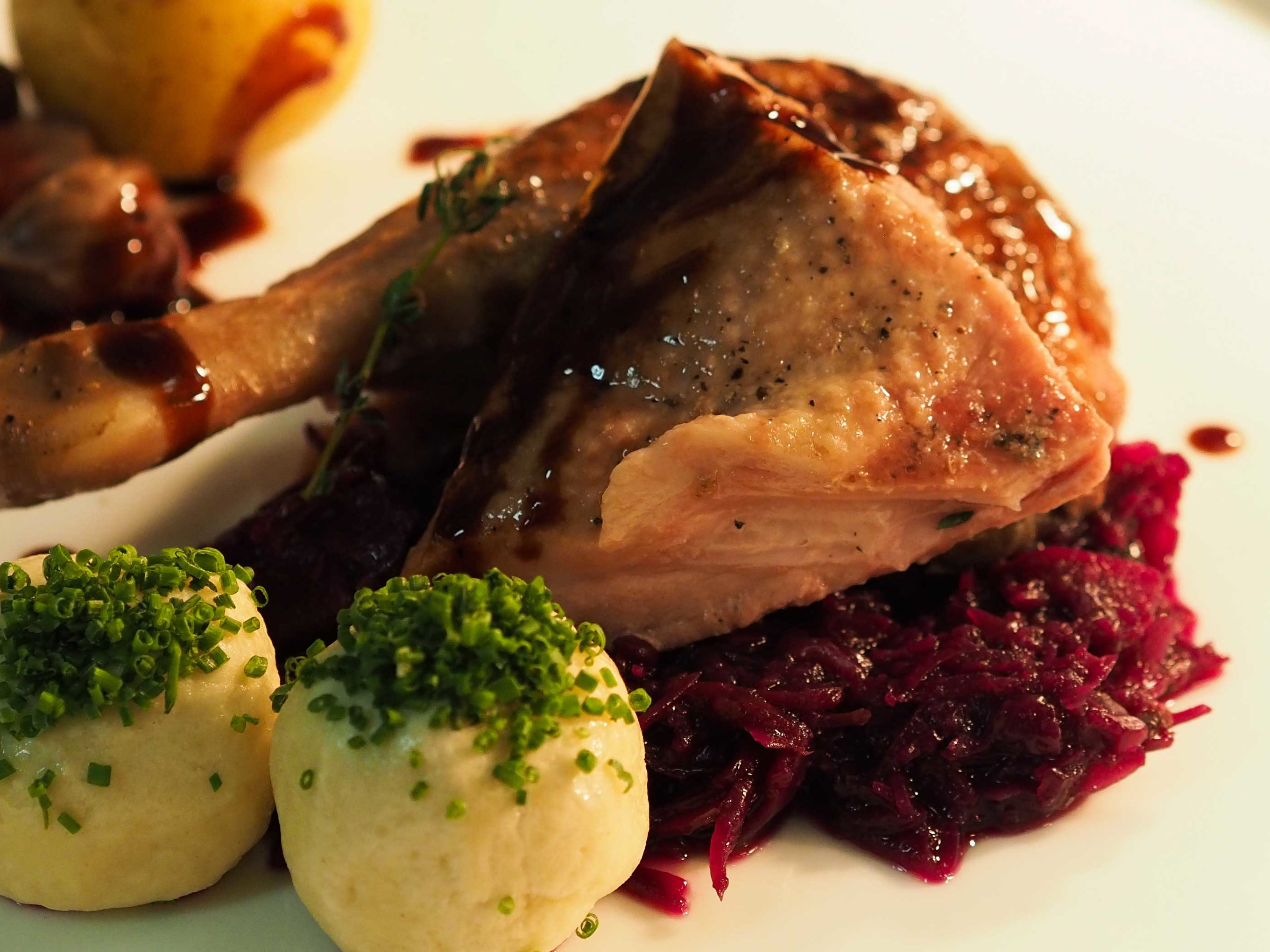 Das Menü »Rote Bar« mit Ente zum Hauptgang