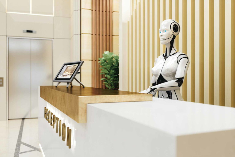 ROBOTER. In den günstigeren Tourismus-Segmenten werden immer mehr Mitarbeiter durch Maschinen ersetzt. Im hochpreisigen Segment wird exakt das Gegenteil passieren. Luxus durch Handarbeit.