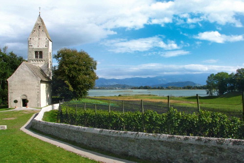 Take a ferry to the idyllic&nbsp;monastic&nbsp;island&nbsp;of Ufenau&nbsp;in&nbsp;Lake&nbsp;Zürich.