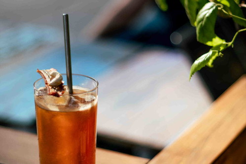 Don’t be nuts – Cocktail mal anders: mit Kaffee und Cashewnüssen infusioniertem Tonic.