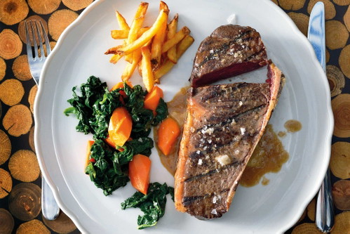 Čestr serves&nbsp;the&nbsp;best steaks&nbsp;in&nbsp;town&nbsp;–&nbsp;and&nbsp;the&nbsp;best Pilsner&nbsp;Urquell too.