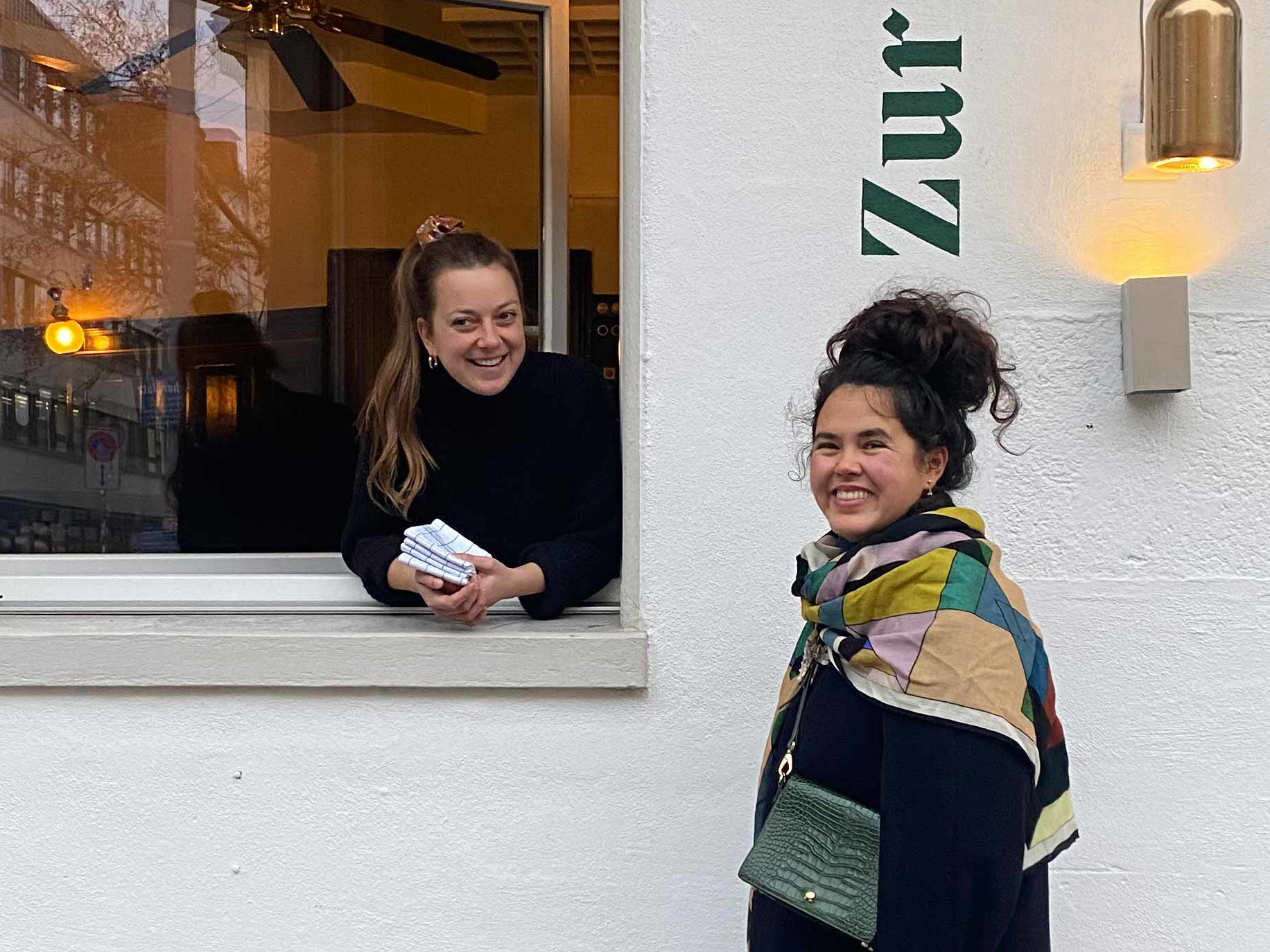 Meret Diener mit Linda Hüsser
