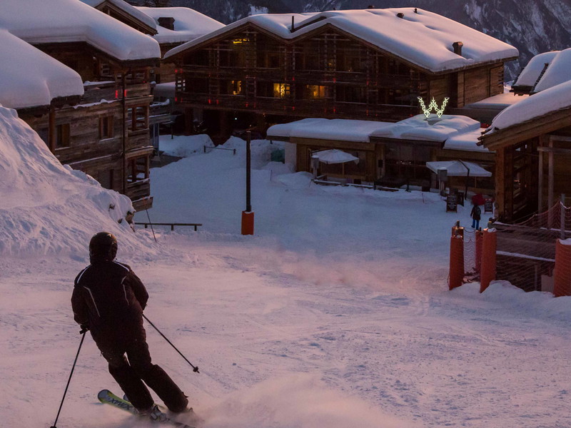 Vom Luxusresort «W Verbier» können Gäste direkt vom Hotel mit ihren Skiern losfahren.