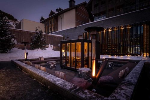 «The Cube» im Atrium des Hotels