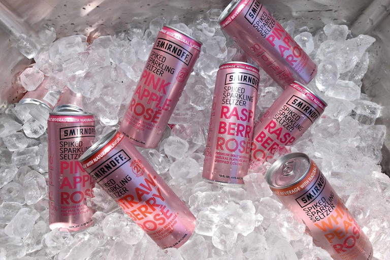 Leichte, knackige und spritzige Mischungen verspricht Smirnoff mit seinen »Spiked Sparkling Seltzers«.