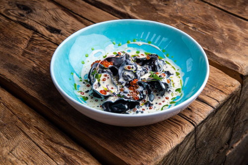 «Biologie» Restaurant Moskau: Fisch-Ravioli mit drei Kaviarsorten