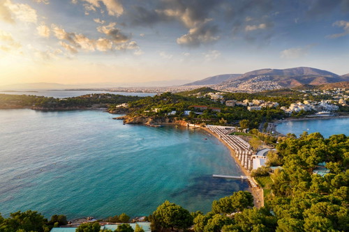 Die südlichen Vororte von Athen liegen direkt am Meer.