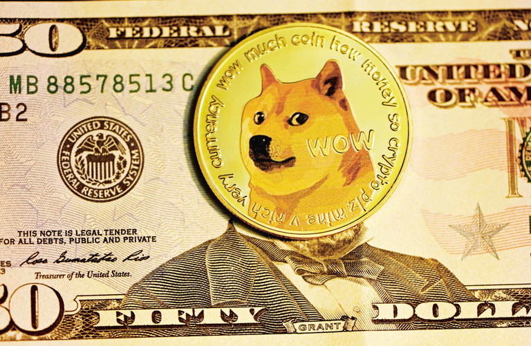 Wer relativ früh in Bitcoin investiert hat, konnte mittlerweile sehr viel Geld verdienen. Kritiker sehen im Bitcoin-Kurs aber keinen immanenten Wert, sondern eine höchst spekulative Angelegenheit.