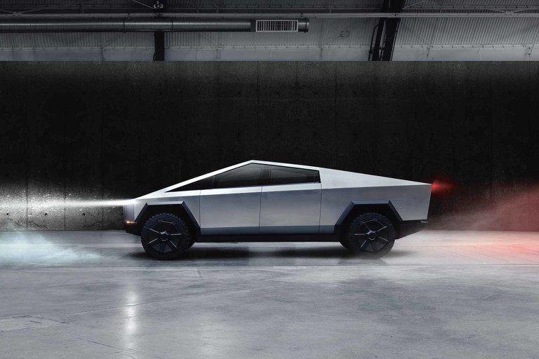 Könnte aus einem Science-Fiction-Film stammen, wird aber laut Elon Musk noch im ersten Quartal 2023 produziert: Für den elektrisch angetriebenen, robusten »Cybertruck« gibt es bereits mehr als 250.000 Vorbestellungen. Auf Wunsch kommt eine Camping-Ausstattung dazu. Allerdings wurde der Produktionsstart schon mehrfach&nbsp;verschoben.