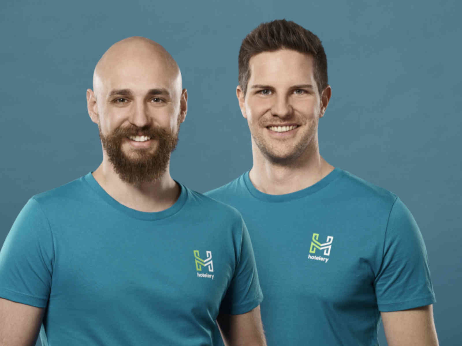 Gründer-Duo: Daniel Birke und Gregor Hackner (v. l.) von hotelery.