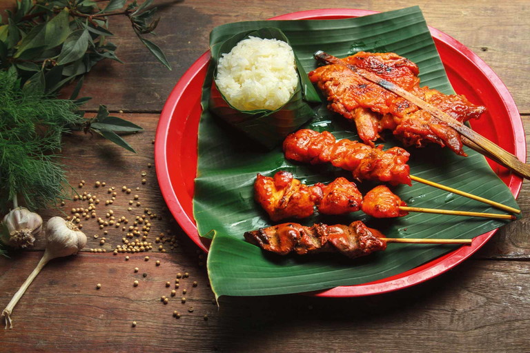 »Kai yang«, also mariniertes und gegrilltes Huhn, ist vor allem im Norden Thailands allgegenwärtig.