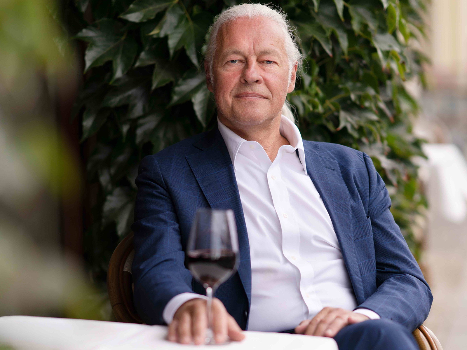 Berliner Gastronom Michael Pankow vor seiner Brasserie&nbsp;an der Spree.