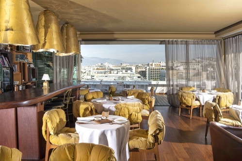 Das Restaurant »New Taste« im »New Hotel«: eine stylische Traumwelt mit viel Kunst überall.