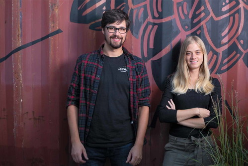 In der Westwindbrauerei lassen Winzerin Julia Roth und Bierbrauer Gabriel Manahl ihre Biere sehr gemächlich reifen. Slow-Food-Bier vom Feinsten.