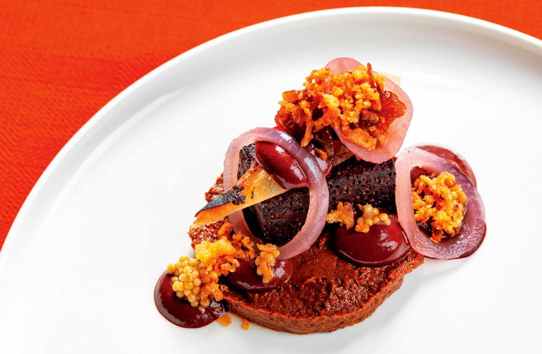 Special Cuts vom&nbsp;Luzerner Restaurant «Stiefels Hopfenkranz»:&nbsp;Blut vom Schwein, Mole und Zwiebeln.