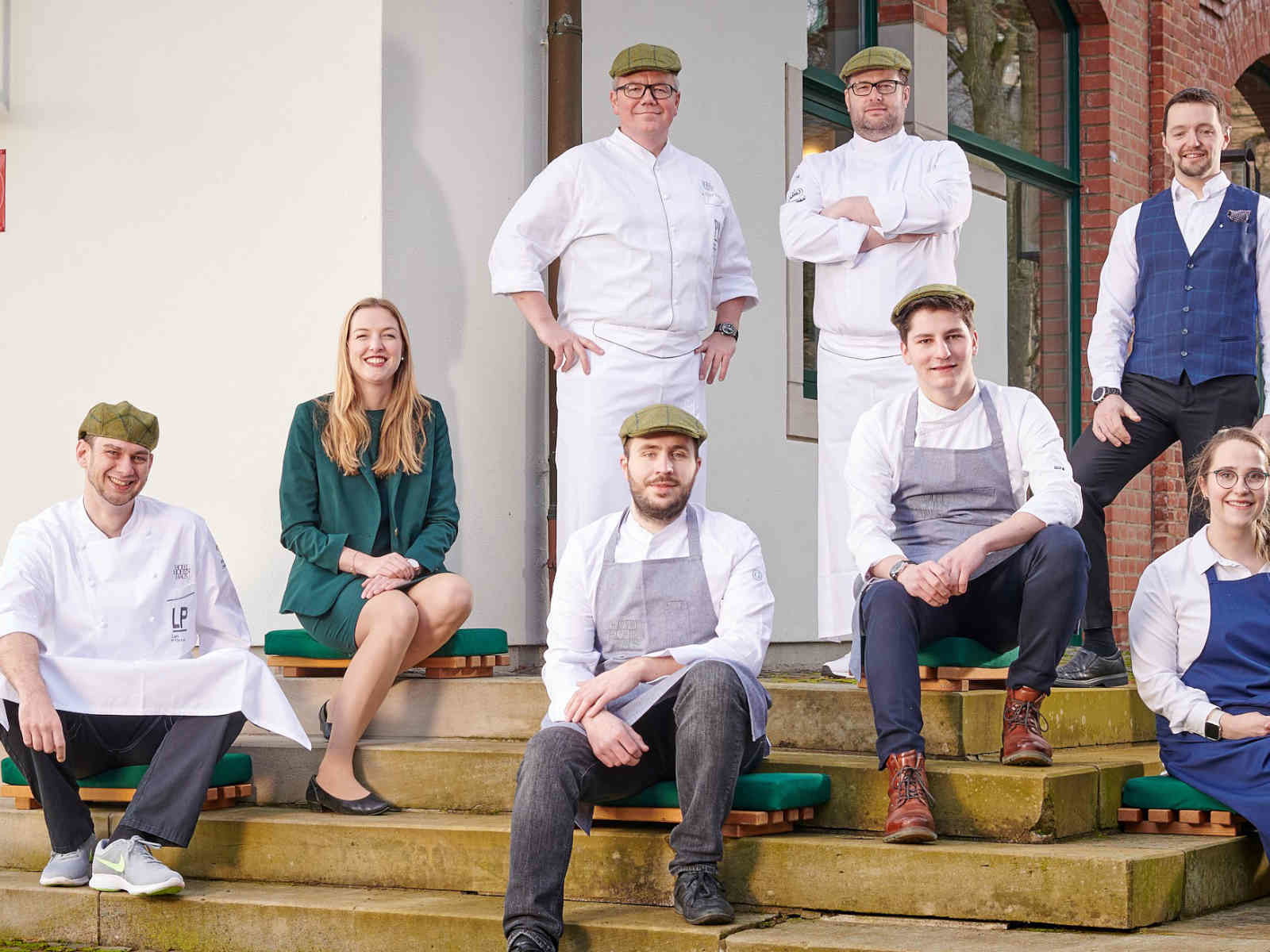 Sitzend (v. l.): Lars Pfister, Julia Lauer, Marceau Wisskirch, Andreas Lindner und Anne Simon; stehend (v. l.):&nbsp; Peter Niemann, Denis Jahn und Kai Busse.