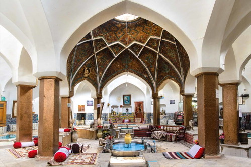 Tee ist im Iran viel mehr als nur ein Getränk, er ist Teil der persischen Kultur und wird zuhause wie auch in den traditionellen Teehäusern genussvoll zelebriert.&nbsp;