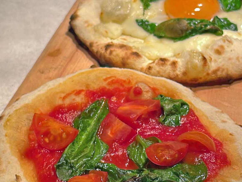 Im »Ribelli« wird Pizza zum Frühstück serviert.