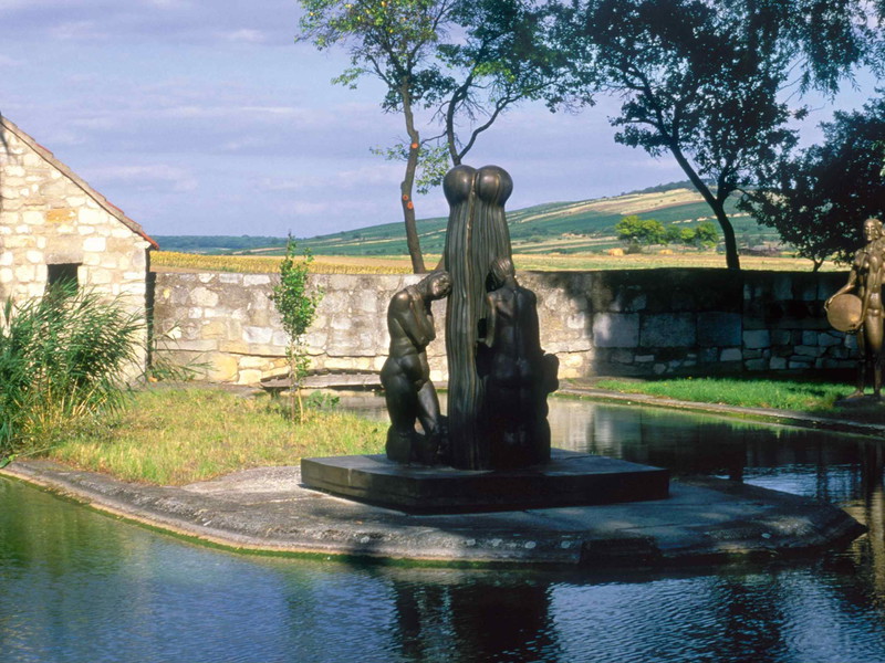 Kunst und Landschaft im Gleichklang. Wander Bertoni (1925–2019) machte das Burgenland rund um Winden am See zum wichtigen Teil seiner großartigen Kunstwerke.