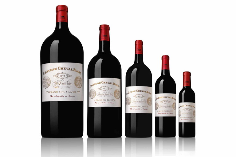 Wie die Orgelpfeifen: Das Premier Grand Cru Classé »A« Château Cheval Blanc in verschiedenen Formaten.
