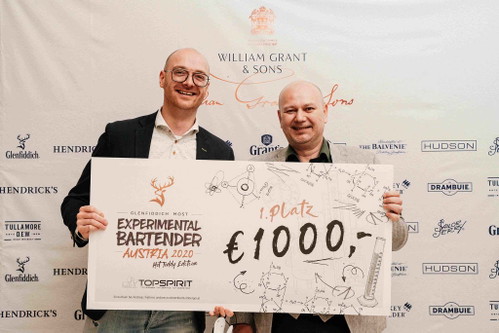 Der Gewinner Bernd Neubauer (links)
