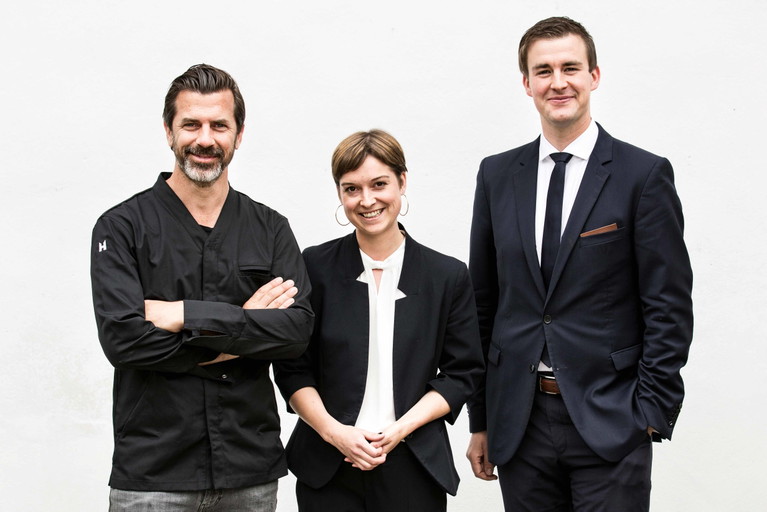 Gemeinsam und gleichberechtigt wirken Anna-Lena und Marco Franzelin seit drei Jahren als Gastgeber und Sommelier auf Andreas Caminadas »Schloss Schauenstein«.