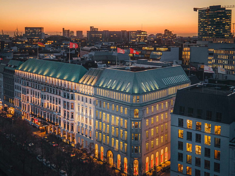 Das Hotel »Vier Jahreszeiten« in Hamburg