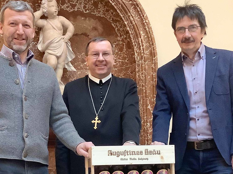 Braumeister Hansjörg Höplinger, Abt Johannes Perkmann, Dir. Rainer Herbe (v.l.n.r.)