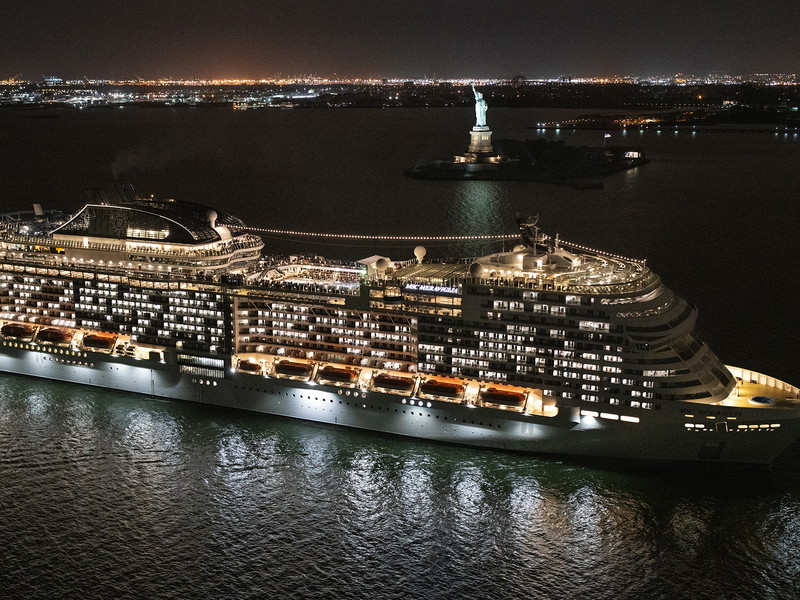 Die MSC Meraviglia vor New York, ihrem neuen Heimathafen.