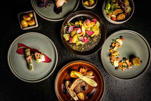 Die leichte, regionale Küche im Restaurant »Gaumenfreuden« ergänzt das Wohlfühl-Programm der »Therme Laa« perfekt.