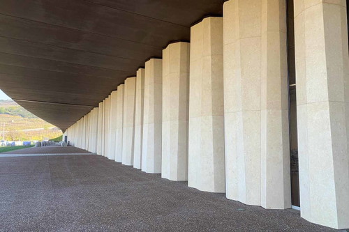 Aussenansicht der neuen Kellerei