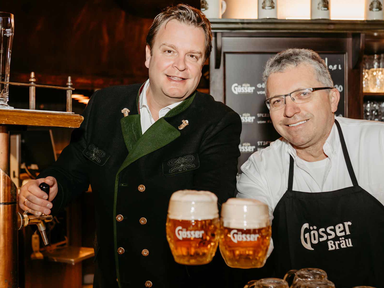 Gösser Bräu Chef Robert Grossauer und Chef-Bierzapfer Erich Ovsonka